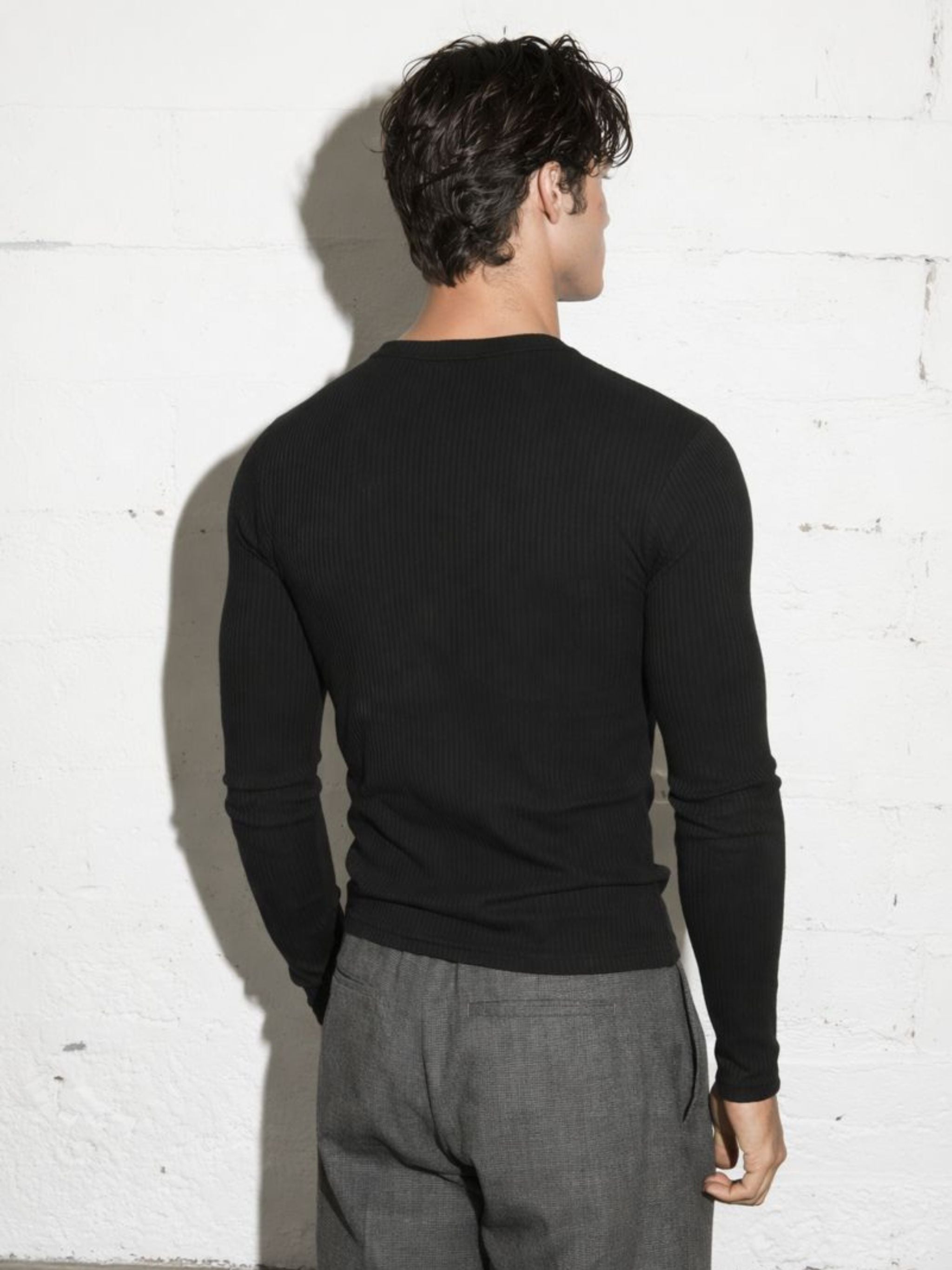 The Slim Crop Henley Longsleeve | Black