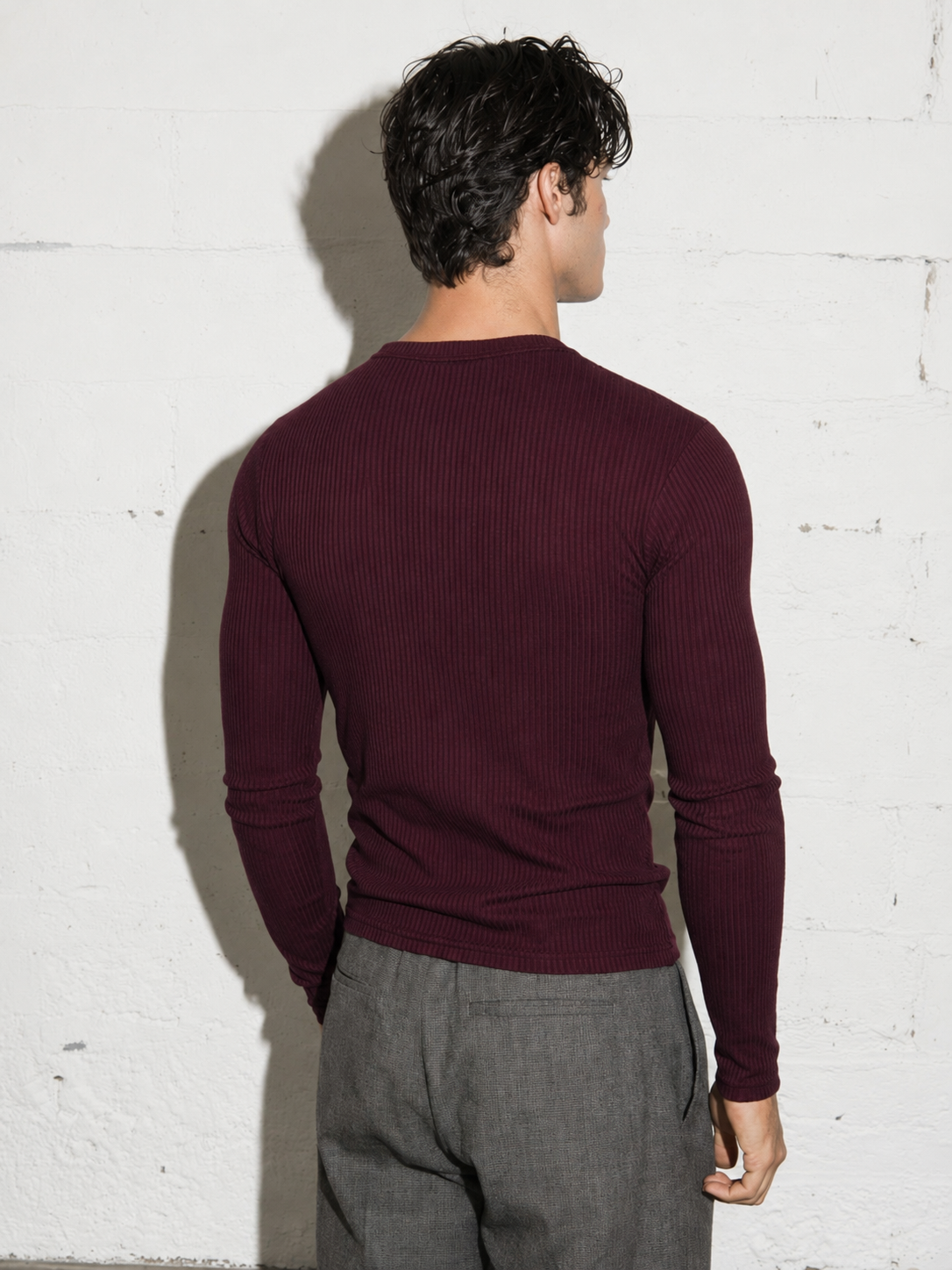 The Slim Crop Henley Longsleeve | Wine Red